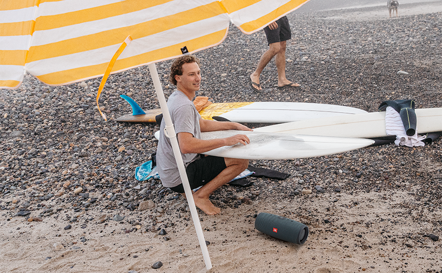 JBL Charge Essential 2 Duik in het water met het IPX7-waterbestendig ontwerp - Image