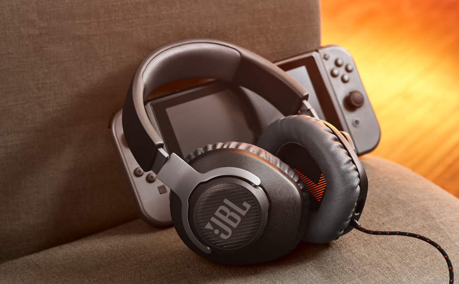 JBL Quantum 100 Speel in het hart van je game met de JBL QuantumSOUND Signature - Image