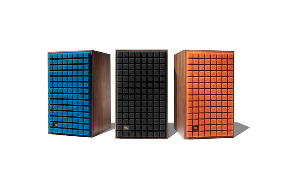 L82 Classic Retro design met iconische JBL styling en vintage Quadrex schuimgril in een keuze uit drie kleuren: zwart, gebrand oranje en donkerblauw - Image
