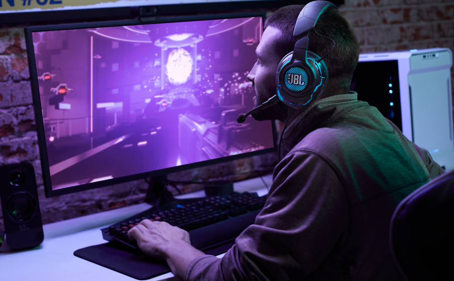 JBL Quantum ONE Neem een professionele voorsprong met JBL QuantumSPHERE 360™ met head-tracking - Image